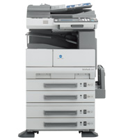 bizhub250にオプションのDF-605、PC-202、JS-502を装着した写真。